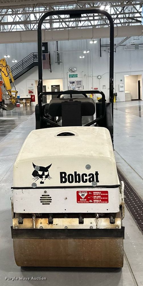 image for item LO9296 2003 Bobcat BCA12S  double drum vibratory roller