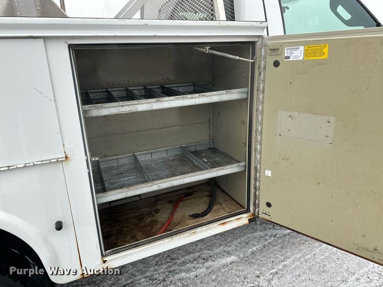 image for item LO9420 2011 Ford F450 Super Duty  utility / service truck