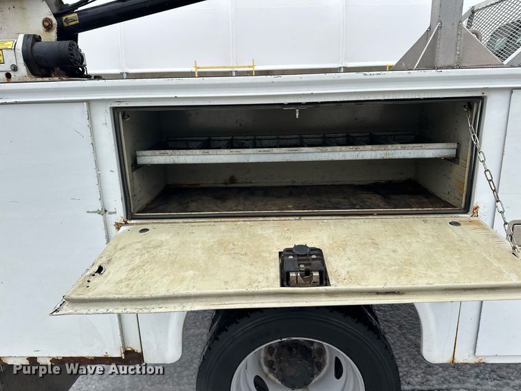 image for item LO9420 2011 Ford F450 Super Duty  utility / service truck