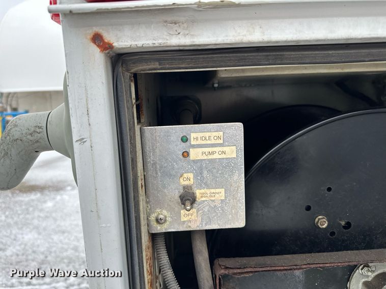 image for item LO9420 2011 Ford F450 Super Duty  utility / service truck