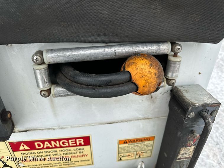 image for item LO9420 2011 Ford F450 Super Duty  utility / service truck