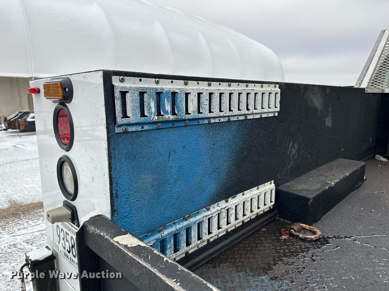 image for item LO9420 2011 Ford F450 Super Duty  utility / service truck