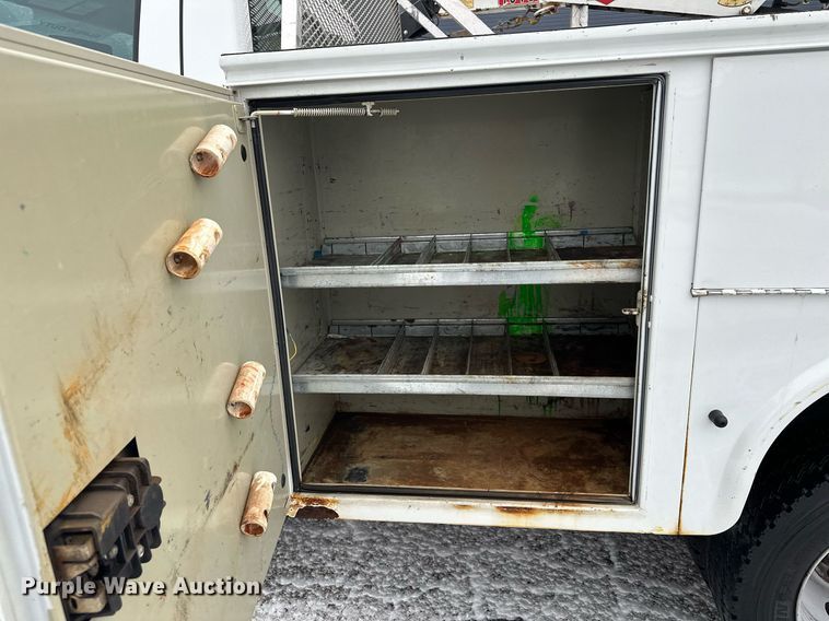 image for item LO9420 2011 Ford F450 Super Duty  utility / service truck