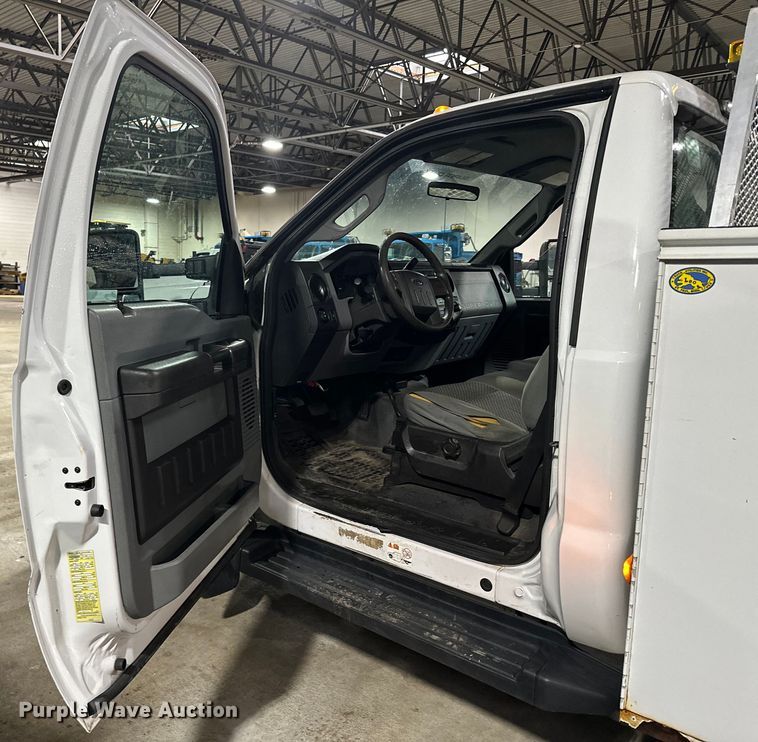 image for item LO9420 2011 Ford F450 Super Duty  utility / service truck