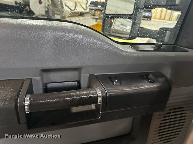 image for item LO9420 2011 Ford F450 Super Duty  utility / service truck