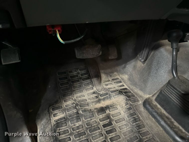 image for item LO9420 2011 Ford F450 Super Duty  utility / service truck