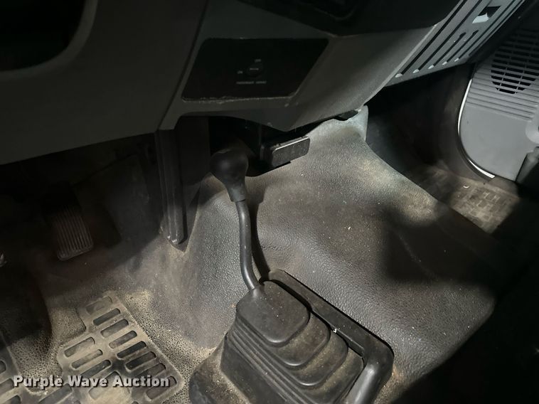 image for item LO9420 2011 Ford F450 Super Duty  utility / service truck