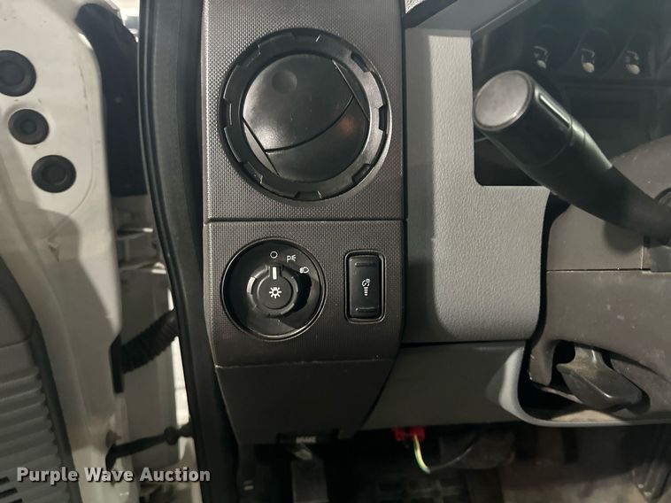 image for item LO9420 2011 Ford F450 Super Duty  utility / service truck