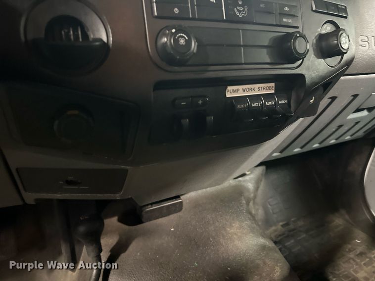 image for item LO9420 2011 Ford F450 Super Duty  utility / service truck