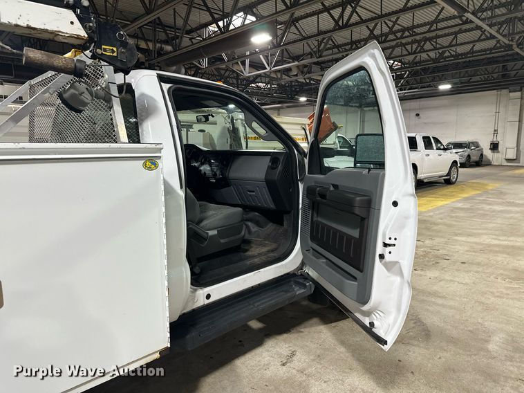 image for item LO9420 2011 Ford F450 Super Duty  utility / service truck