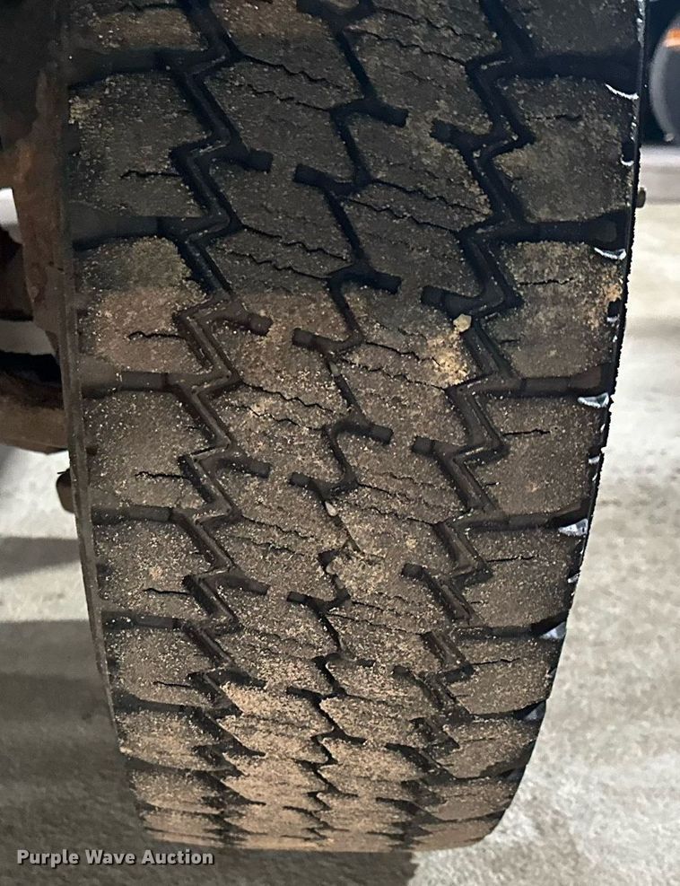 image for item LO9420 2011 Ford F450 Super Duty  utility / service truck