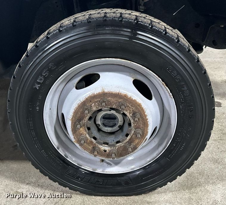 image for item LO9420 2011 Ford F450 Super Duty  utility / service truck