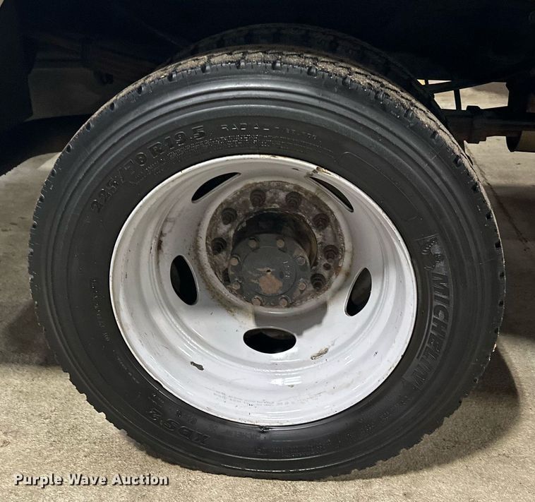 image for item LO9420 2011 Ford F450 Super Duty  utility / service truck