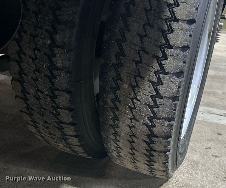 image for item LO9420 2011 Ford F450 Super Duty  utility / service truck