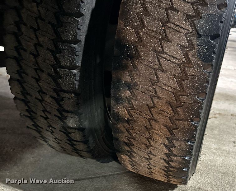 image for item LO9420 2011 Ford F450 Super Duty  utility / service truck