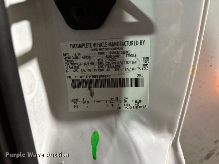 image for item LO9420 2011 Ford F450 Super Duty  utility / service truck