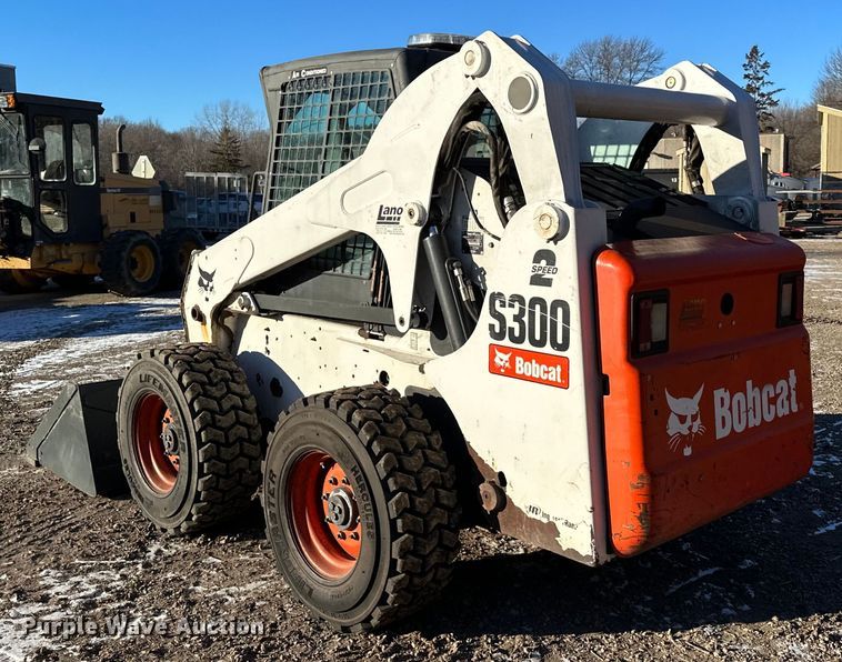 image for item LO9426 2007 Bobcat S300  skid steer loader