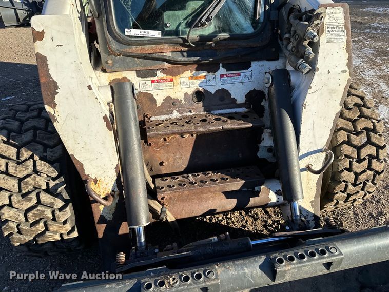 image for item LO9426 2007 Bobcat S300  skid steer loader
