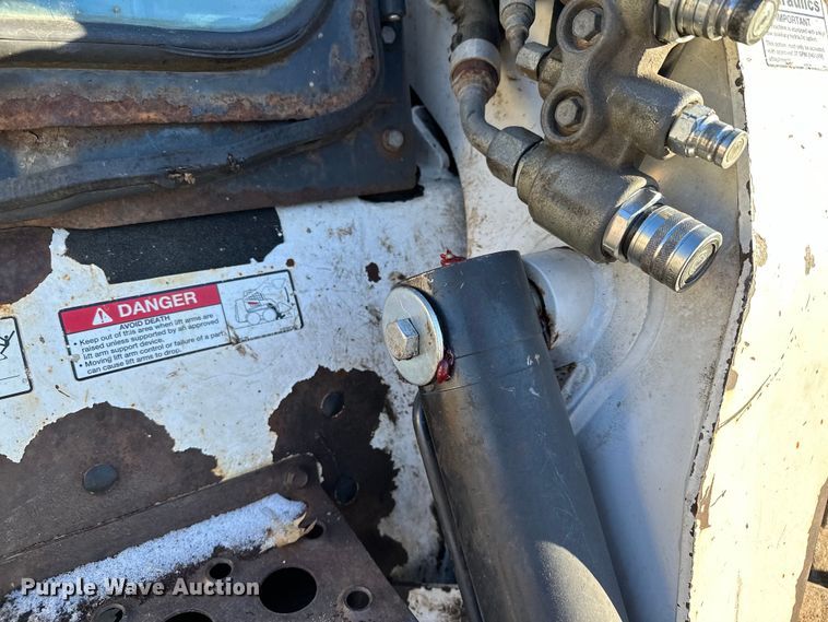 image for item LO9426 2007 Bobcat S300  skid steer loader