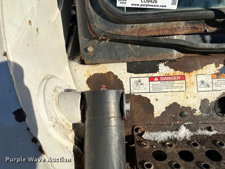 image for item LO9426 2007 Bobcat S300  skid steer loader