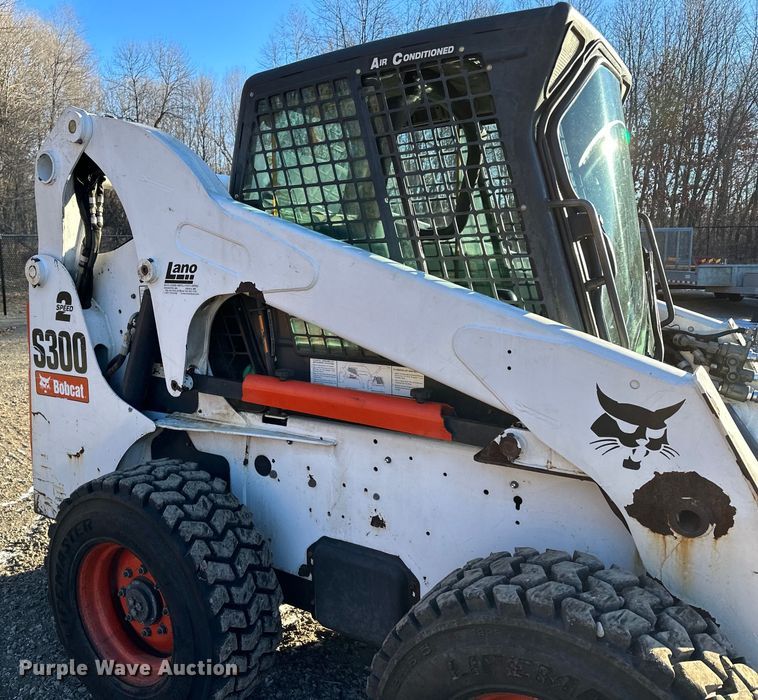 image for item LO9426 2007 Bobcat S300  skid steer loader