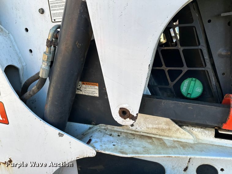 image for item LO9426 2007 Bobcat S300  skid steer loader