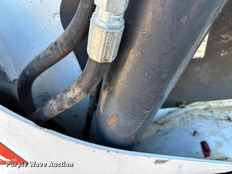 image for item LO9426 2007 Bobcat S300  skid steer loader