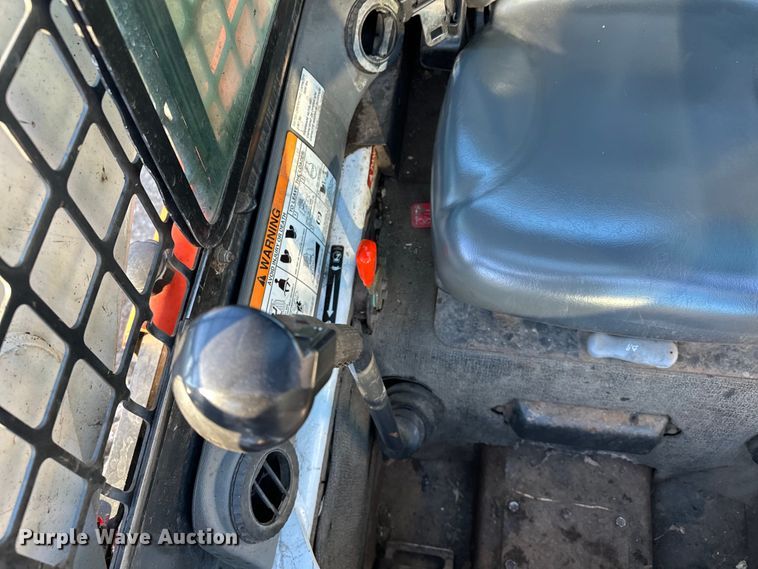 image for item LO9426 2007 Bobcat S300  skid steer loader