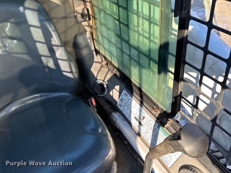 image for item LO9426 2007 Bobcat S300  skid steer loader