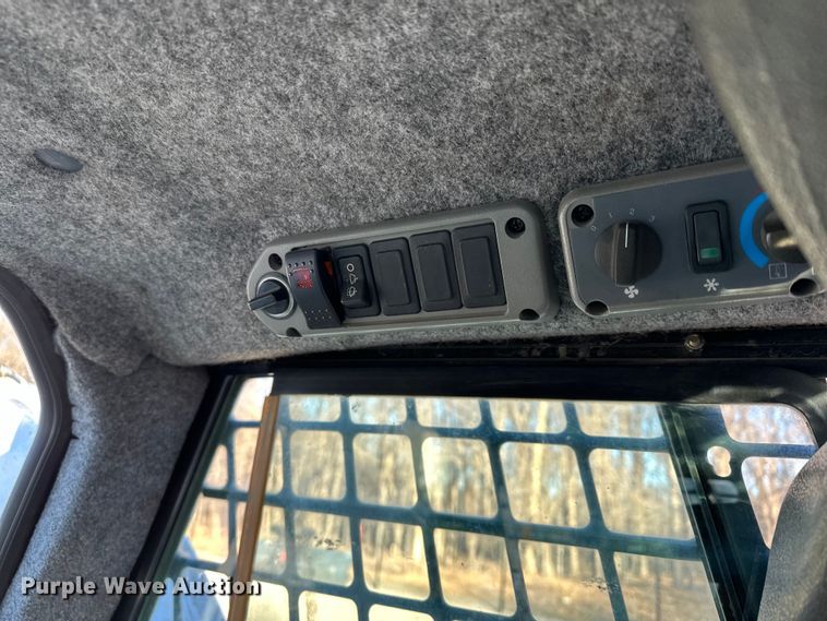 image for item LO9426 2007 Bobcat S300  skid steer loader