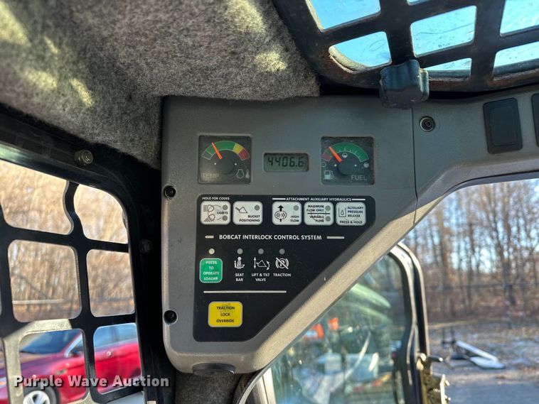 image for item LO9426 2007 Bobcat S300  skid steer loader