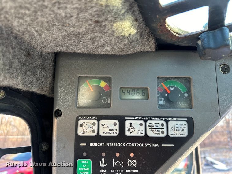 image for item LO9426 2007 Bobcat S300  skid steer loader