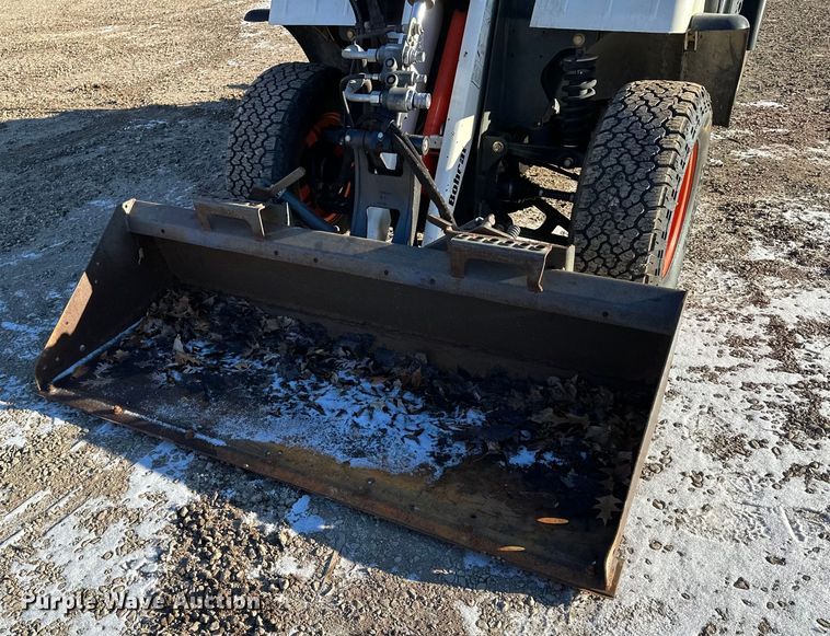 image for item LO9427 2016 Bobcat ToolCat 5610  utility vehicle