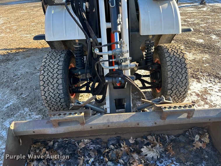 image for item LO9427 2016 Bobcat ToolCat 5610  utility vehicle