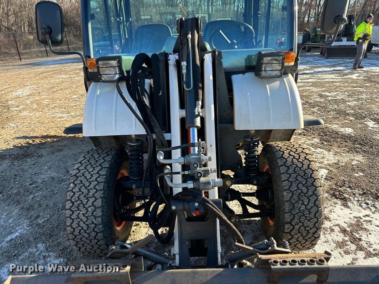 image for item LO9427 2016 Bobcat ToolCat 5610  utility vehicle