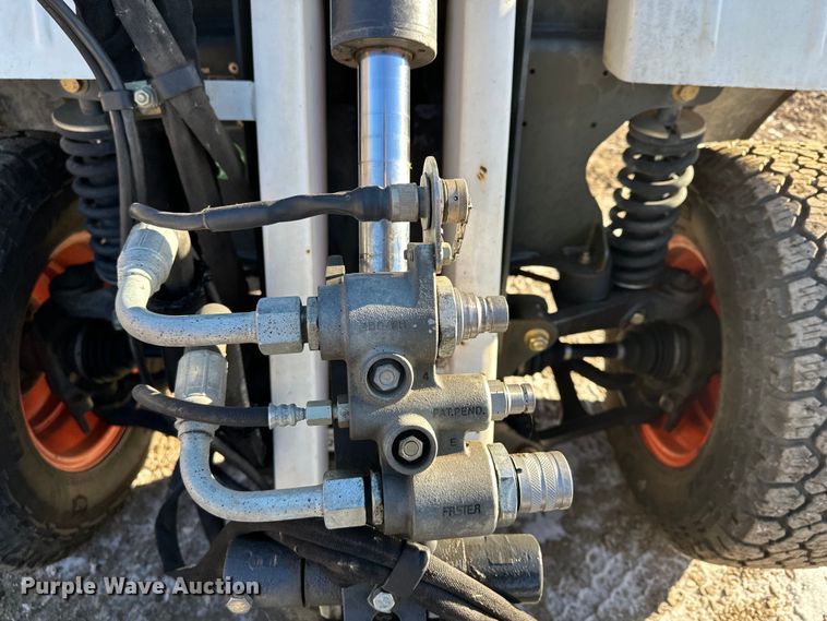 image for item LO9427 2016 Bobcat ToolCat 5610  utility vehicle