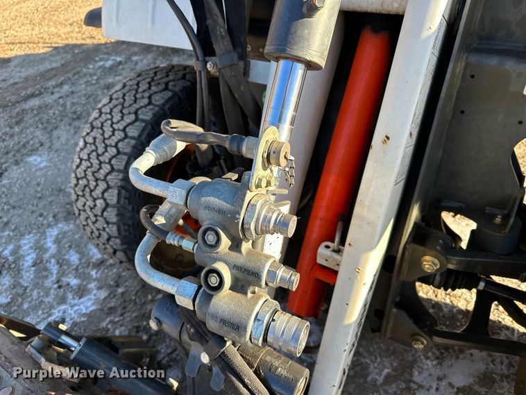 image for item LO9427 2016 Bobcat ToolCat 5610  utility vehicle