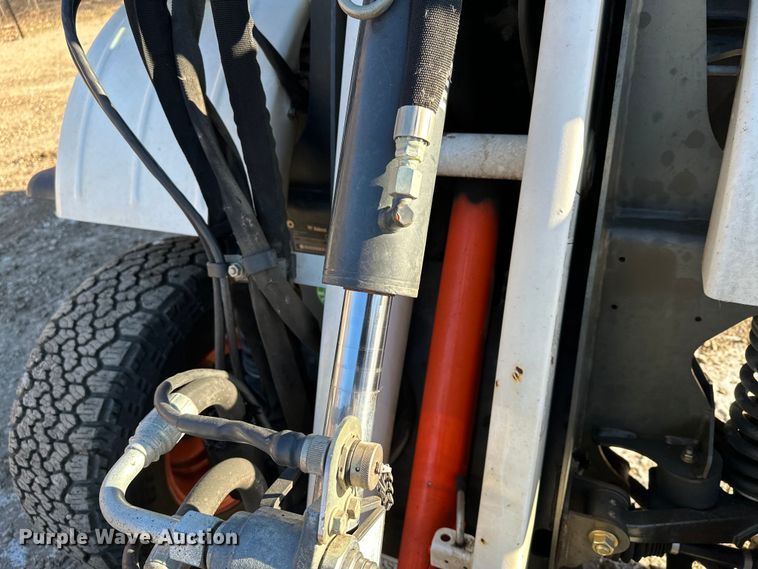image for item LO9427 2016 Bobcat ToolCat 5610  utility vehicle