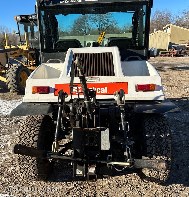 image for item LO9427 2016 Bobcat ToolCat 5610  utility vehicle