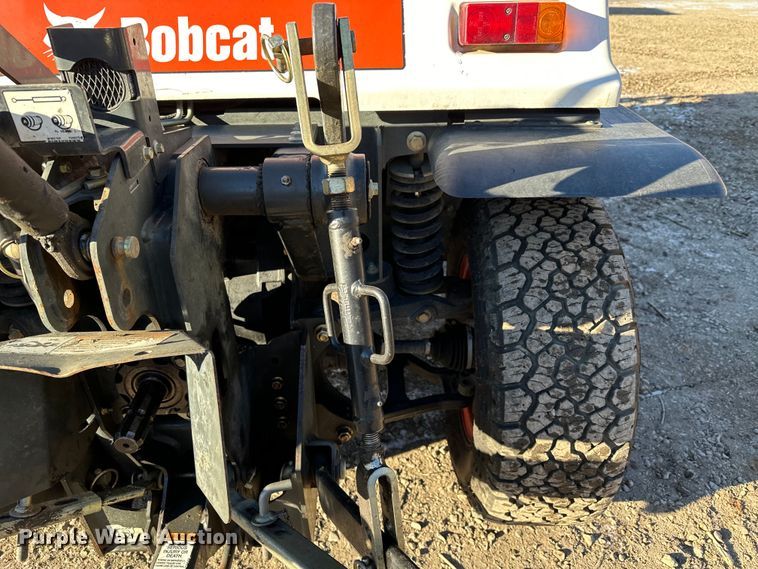 image for item LO9427 2016 Bobcat ToolCat 5610  utility vehicle