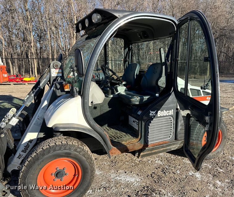 image for item LO9427 2016 Bobcat ToolCat 5610  utility vehicle