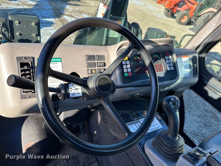 image for item LO9427 2016 Bobcat ToolCat 5610  utility vehicle