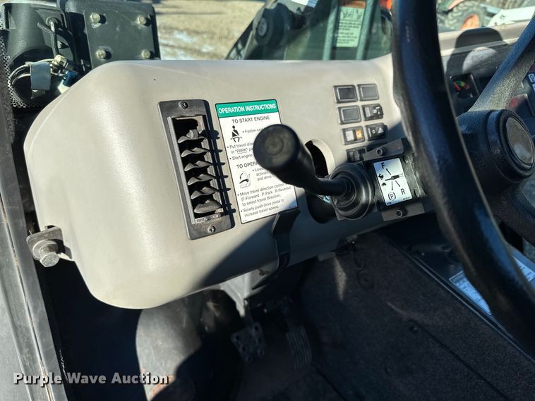 image for item LO9427 2016 Bobcat ToolCat 5610  utility vehicle