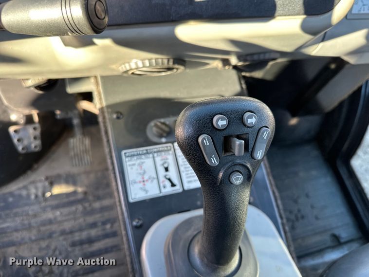 image for item LO9427 2016 Bobcat ToolCat 5610  utility vehicle