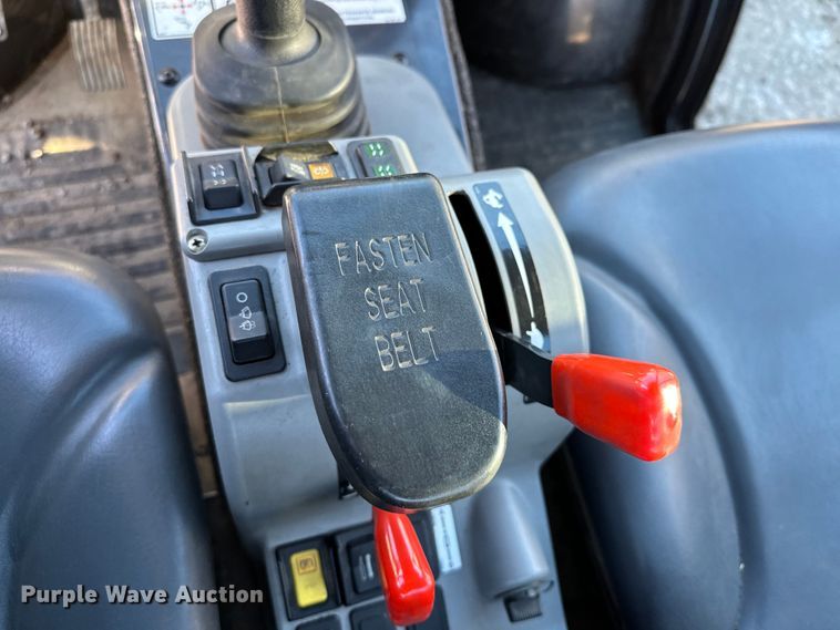 image for item LO9427 2016 Bobcat ToolCat 5610  utility vehicle