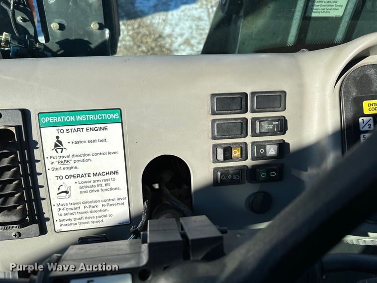 image for item LO9427 2016 Bobcat ToolCat 5610  utility vehicle