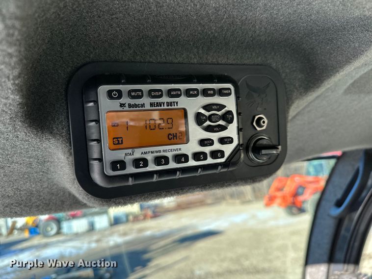 image for item LO9427 2016 Bobcat ToolCat 5610  utility vehicle