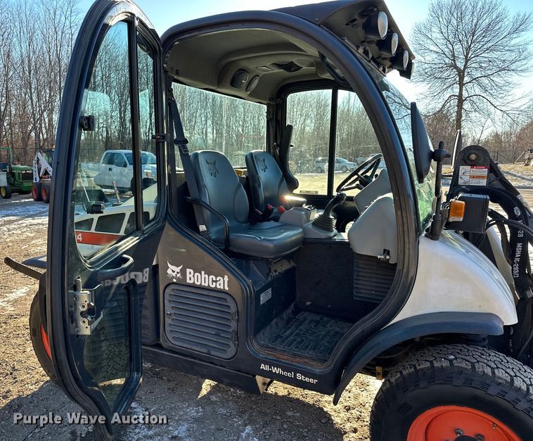 image for item LO9427 2016 Bobcat ToolCat 5610  utility vehicle