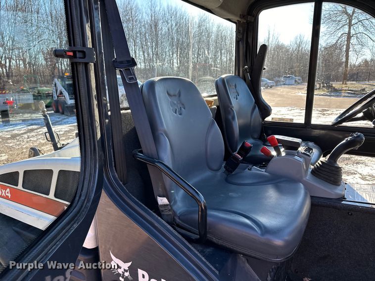 image for item LO9427 2016 Bobcat ToolCat 5610  utility vehicle