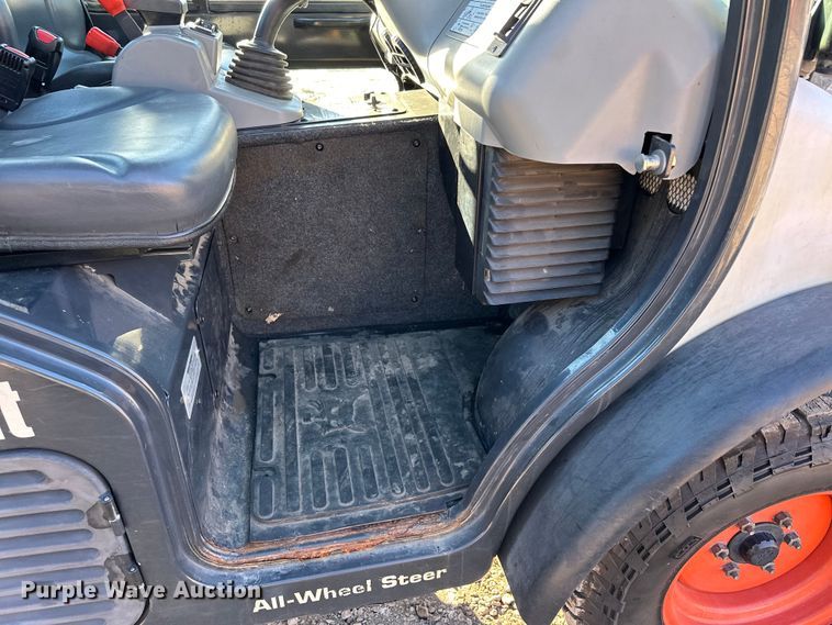image for item LO9427 2016 Bobcat ToolCat 5610  utility vehicle